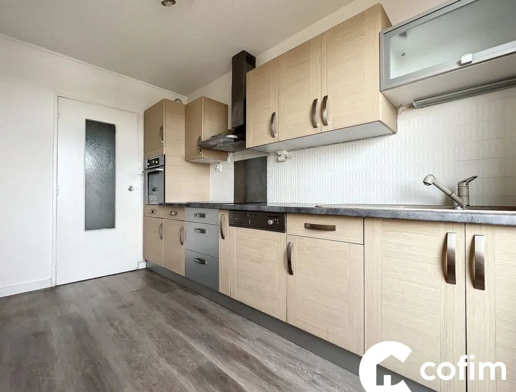 Appartement à Vendre à Pau - Investissement Locatif avec Balcon et Parking 