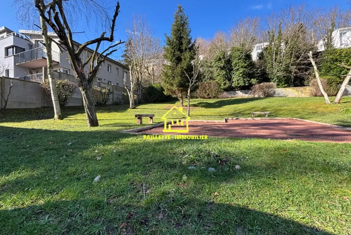 Appartement à vendre au Havre avec balcon, cave et garage proche de la place de Graville 