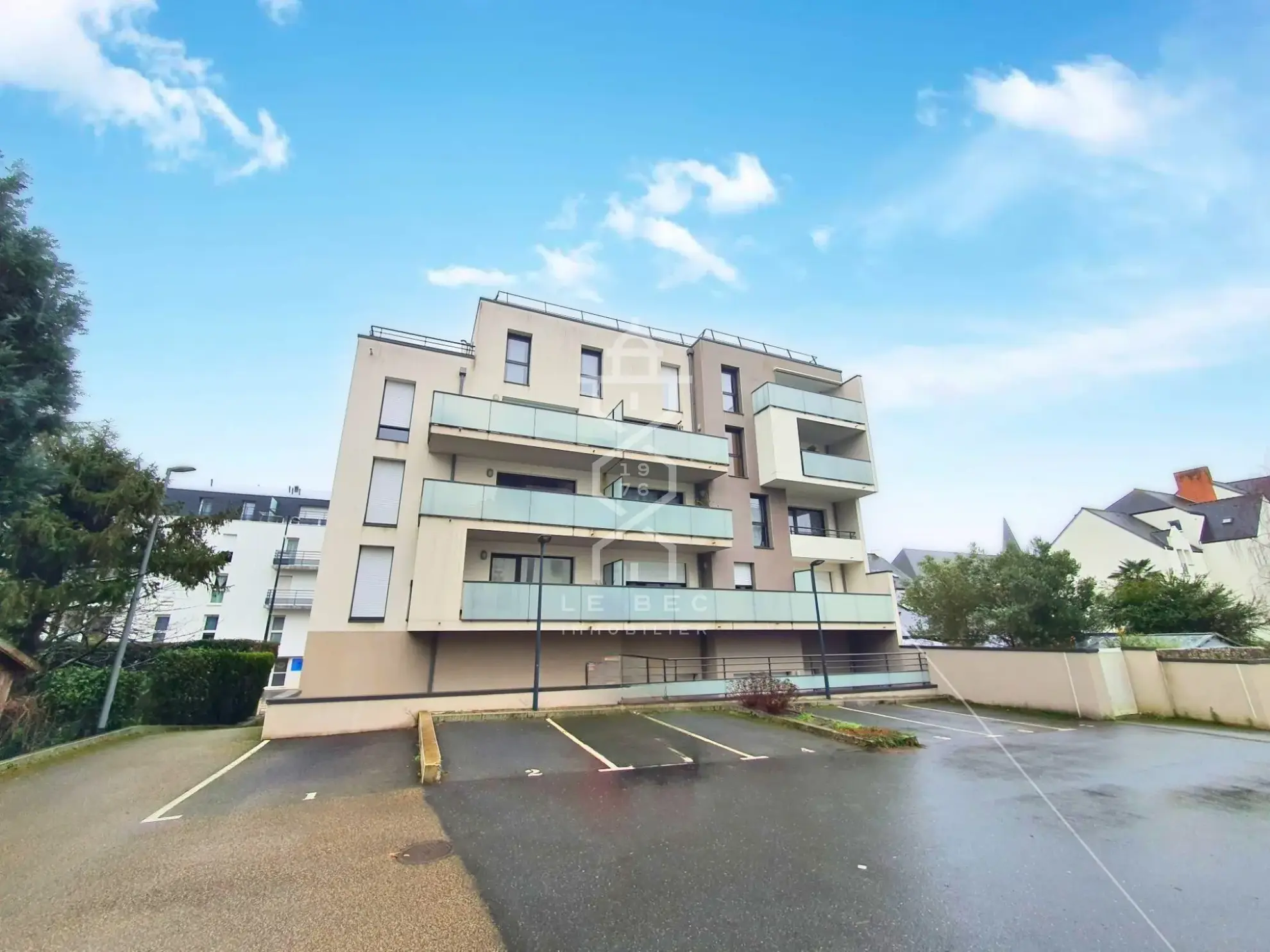 Appartement T2 récent avec terrasse et parking au centre de Lanester 