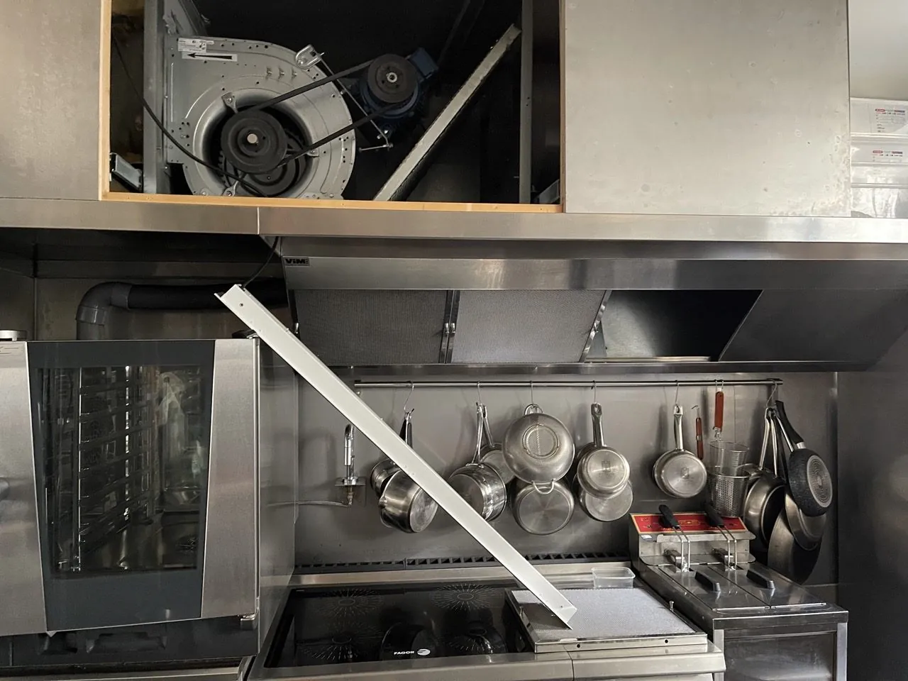 Restaurant avec extraction 400 et 28 couverts à vendre dans le 20ème Paris 