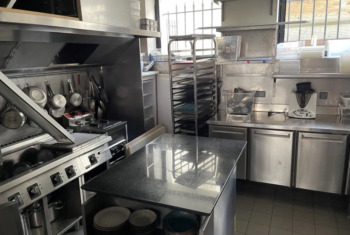 Restaurant avec extraction 400 et 28 couverts à vendre dans le 20ème Paris 