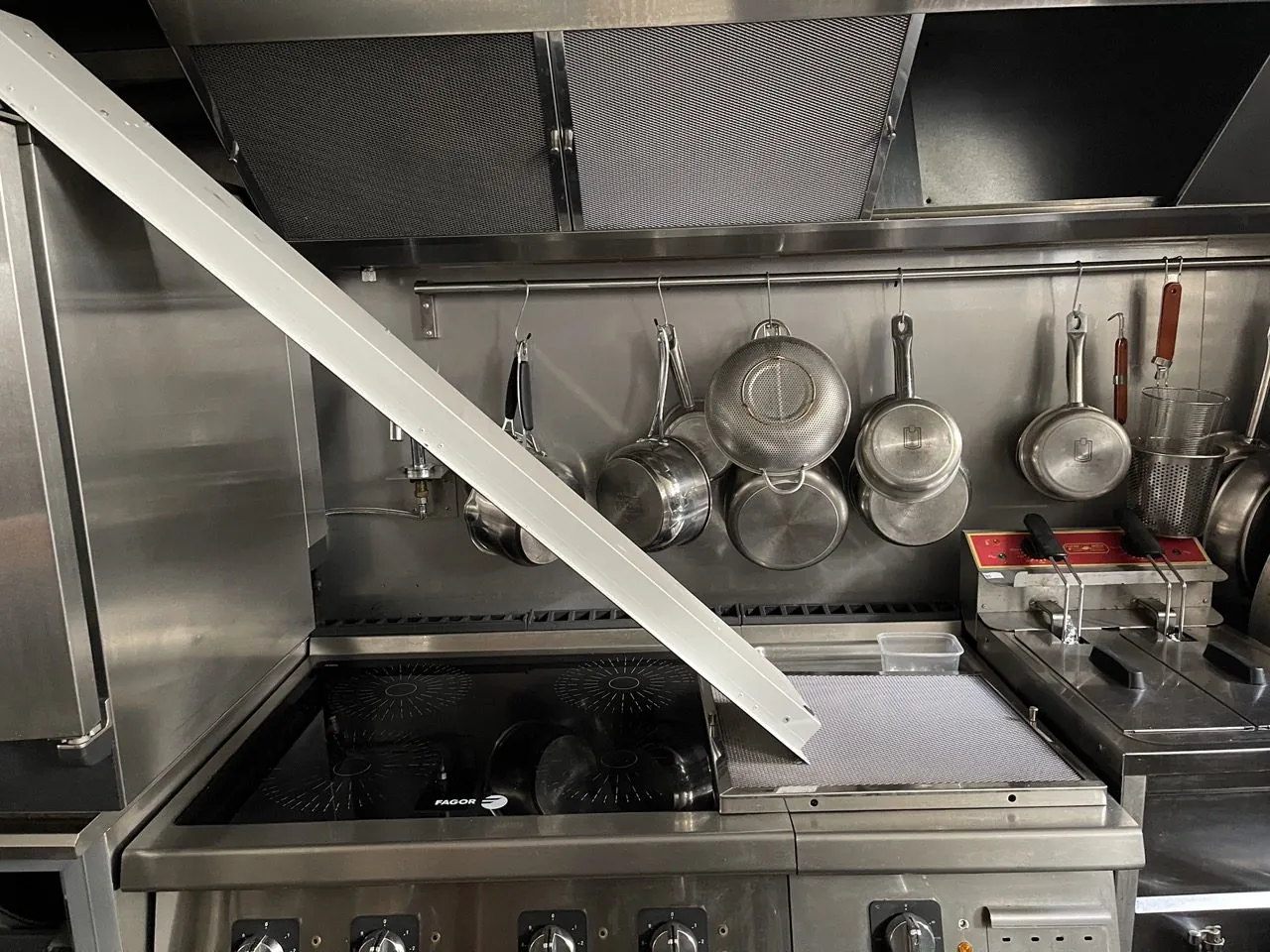 Restaurant avec extraction 400 et 28 couverts à vendre dans le 20ème Paris 