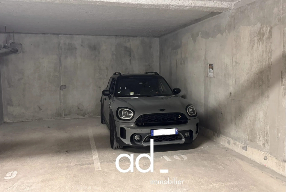 Parking privé sécurisé à vendre à La Rochelle, 13 m² 