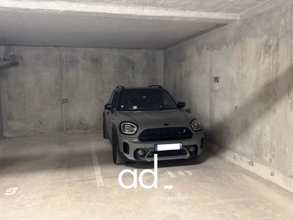 Parking privé sécurisé à vendre à La Rochelle, 13 m²