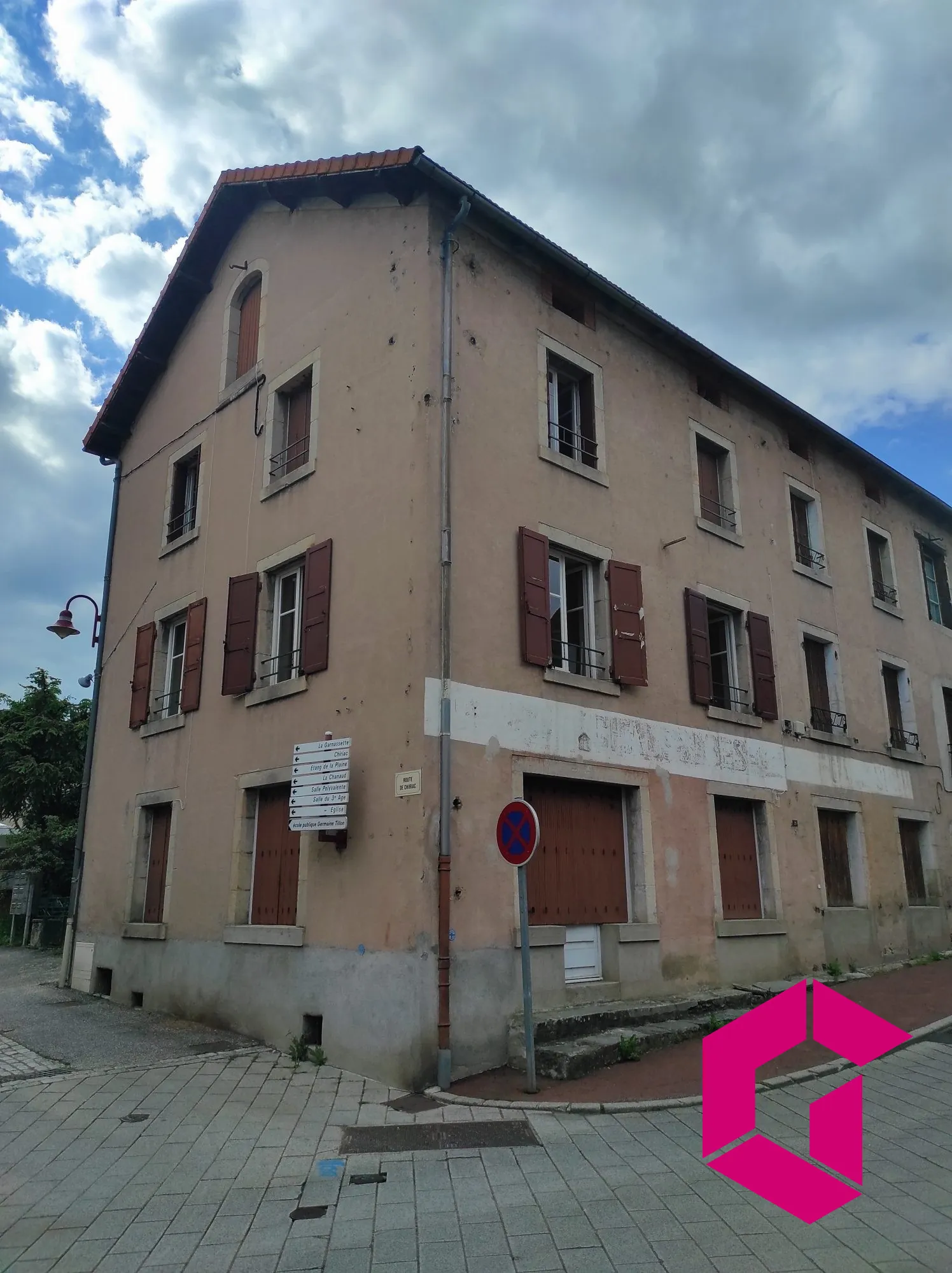 Immeuble à rénover à Rosières – Opportunité d’investissement 