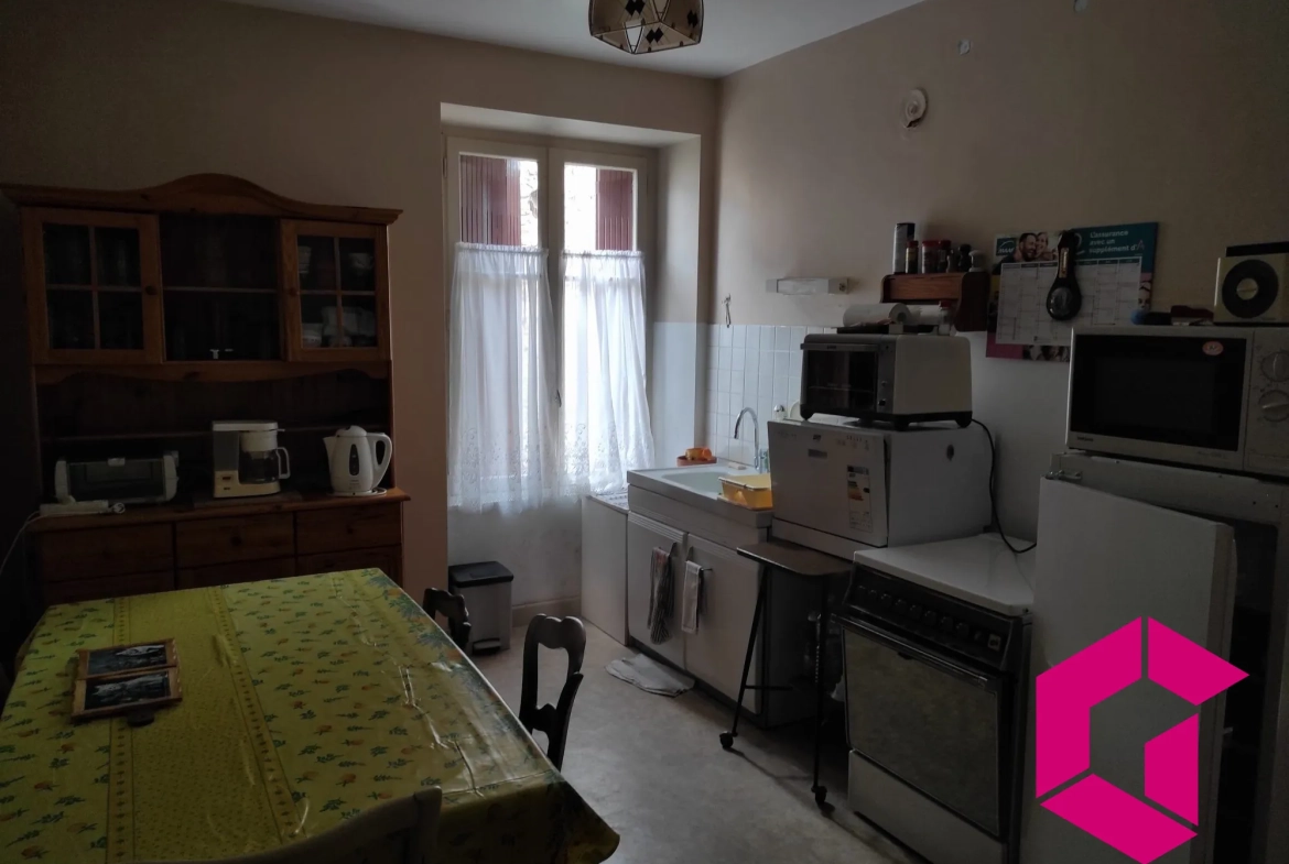 Immeuble à rénover à Rosières – Opportunité d’investissement 