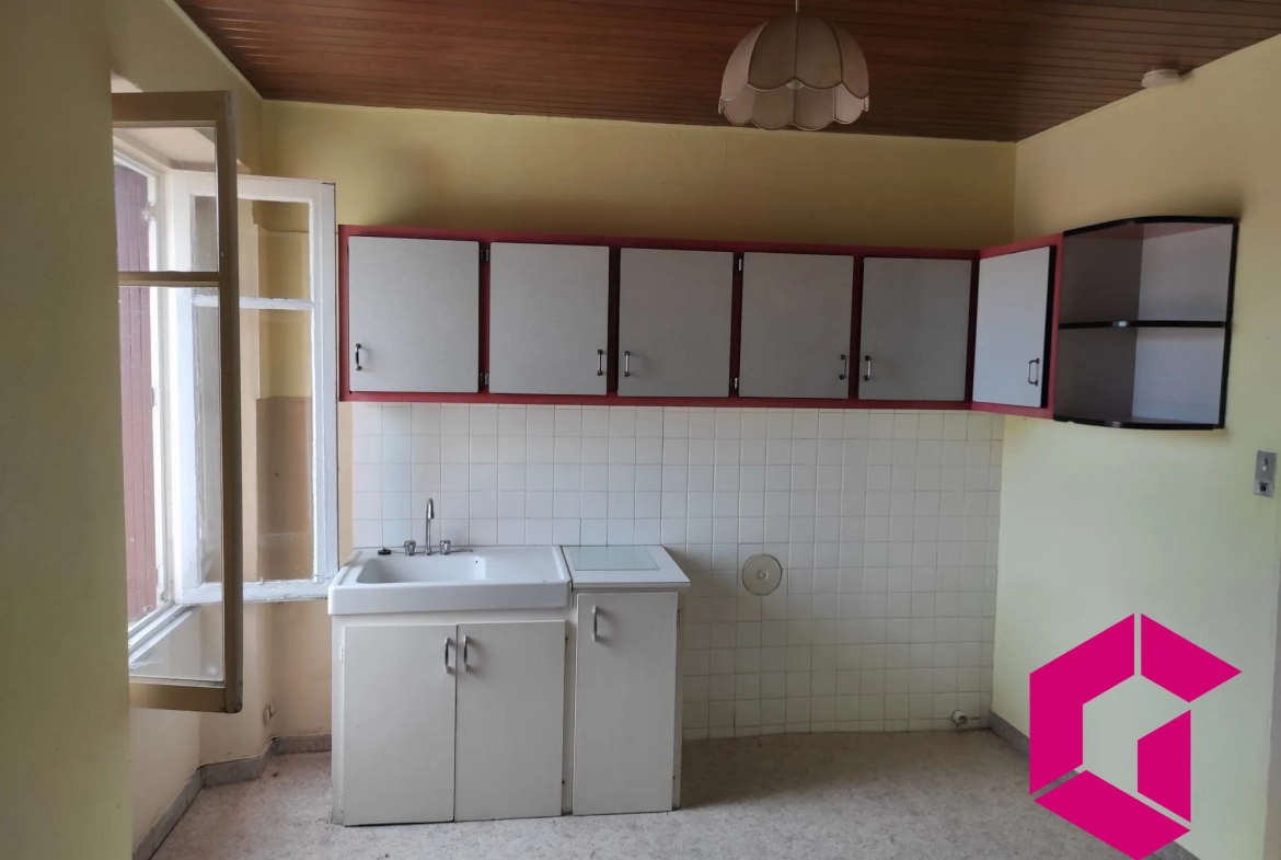 Immeuble à rénover à Rosières – Opportunité d’investissement 