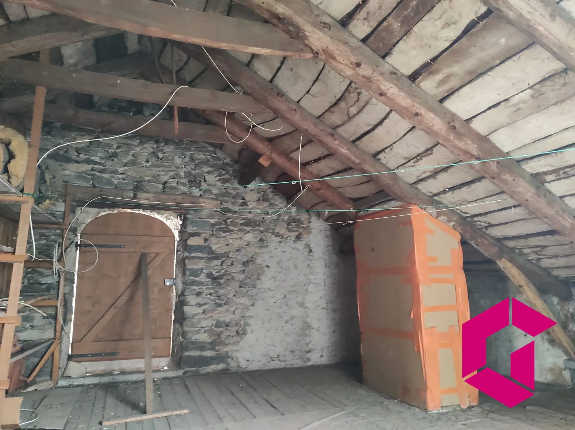 Immeuble à rénover à Rosières – Opportunité d’investissement 