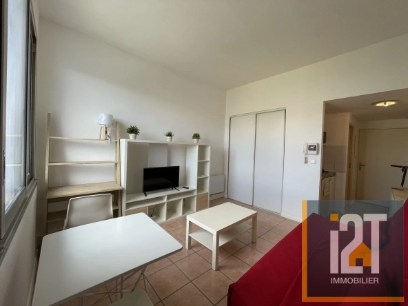 Studio à vendre à Neimes, résidence avec ascenseur, proche centre-ville