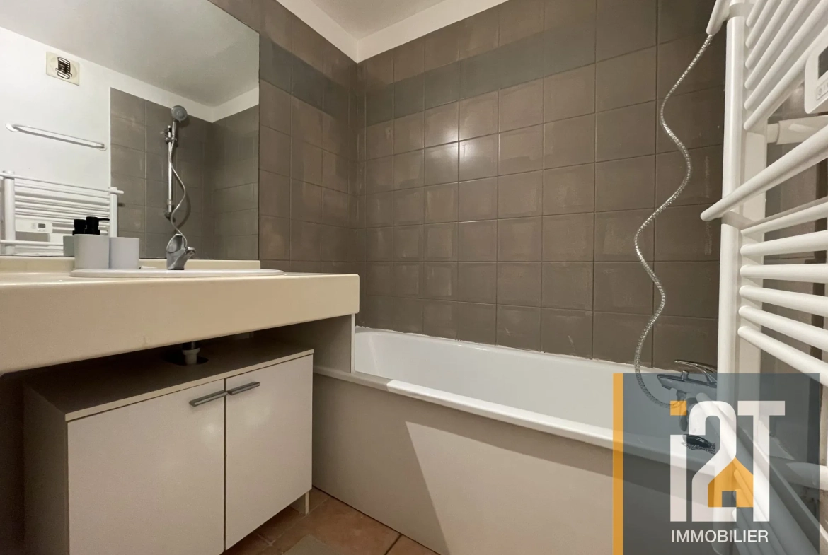 Studio à vendre à Neimes, résidence avec ascenseur, proche centre-ville 