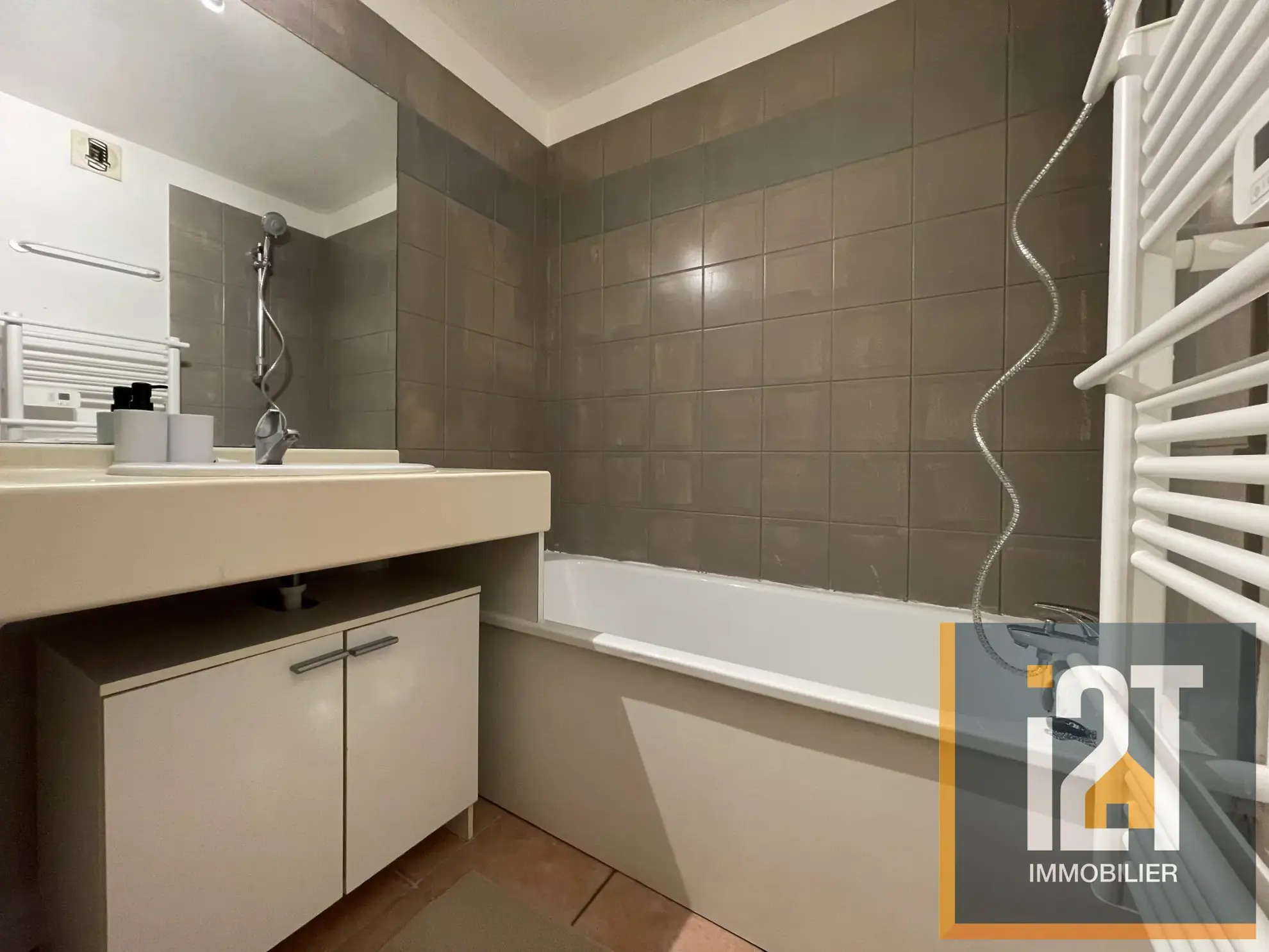 Studio à vendre à Neimes, résidence avec ascenseur, proche centre-ville 