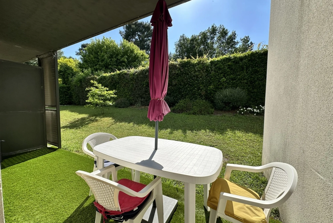 Appartement T2 au Haillan avec terrasse, parking privé, proche parc et transports 