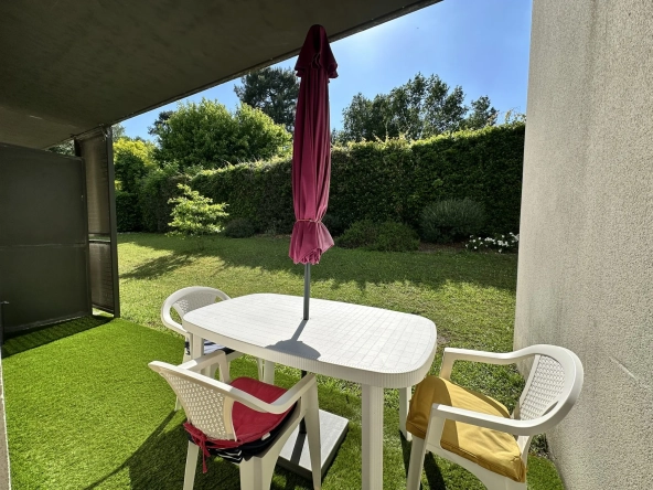 Appartement T2 au Haillan avec terrasse, parking privé, proche parc et transports