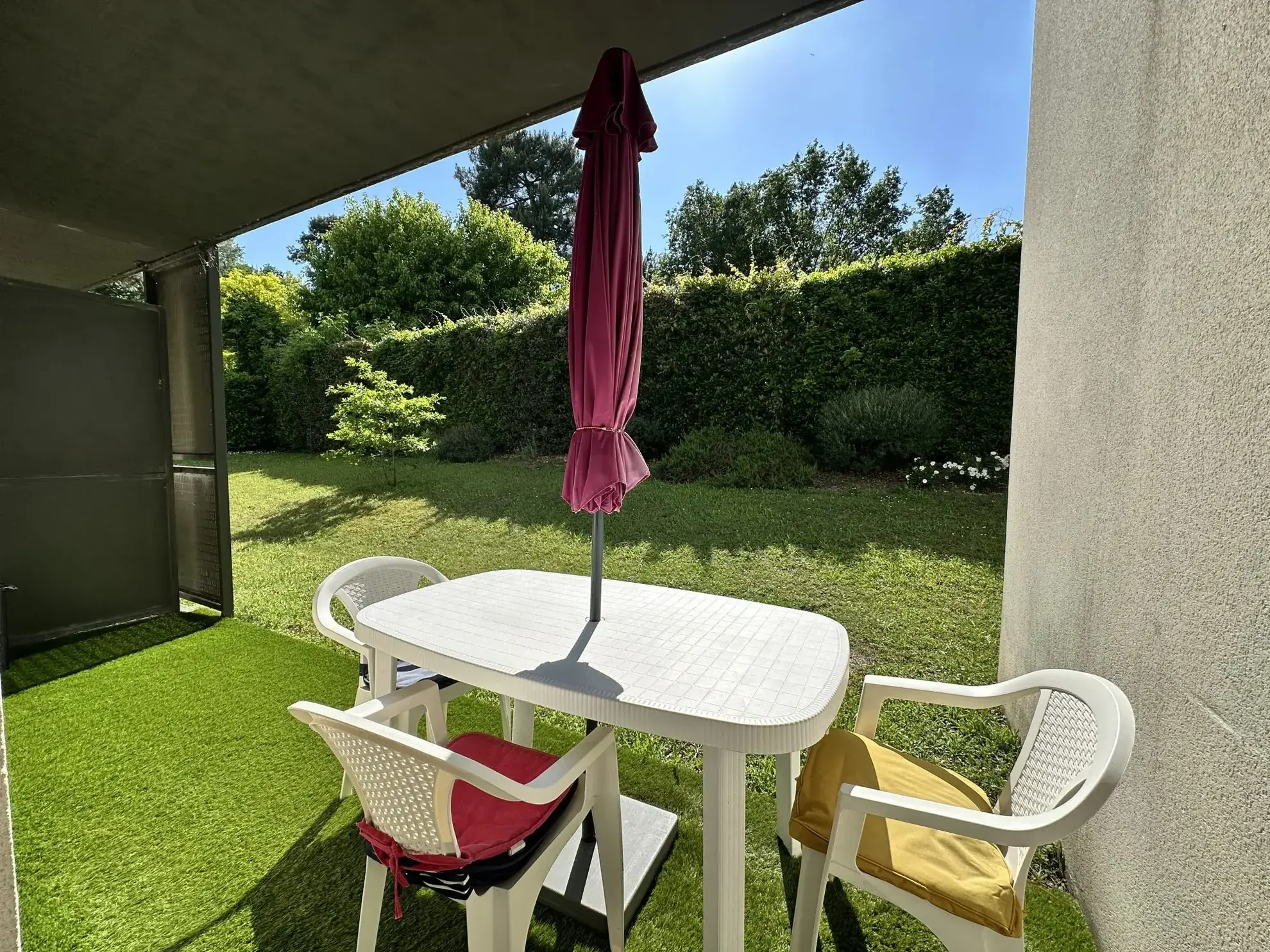 Appartement T2 au Haillan avec terrasse, parking privé, proche parc et transports 