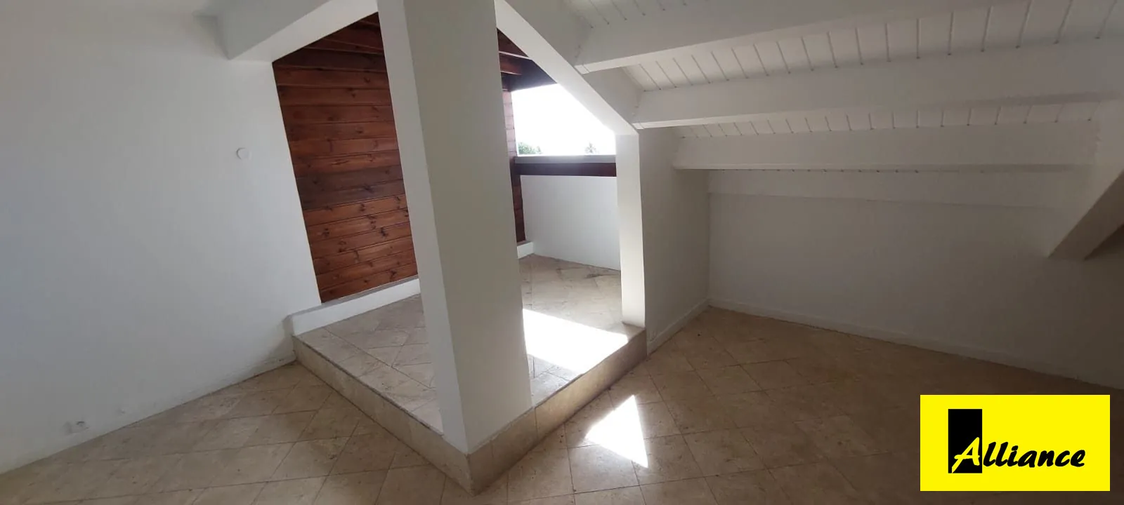 Appartement avec vue exceptionnelle sur la marina à Saint-Martin 