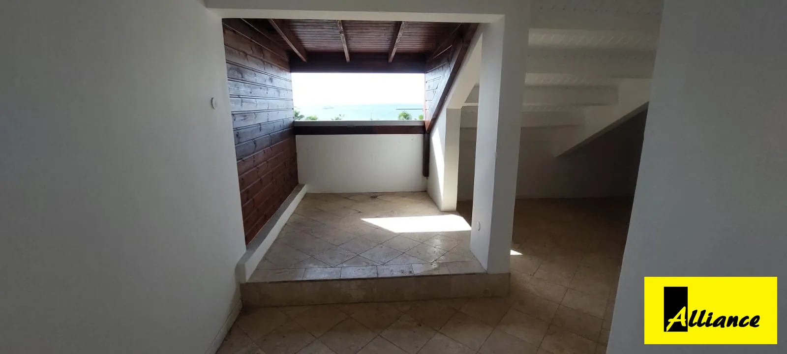 Appartement avec vue exceptionnelle sur la marina à Saint-Martin 
