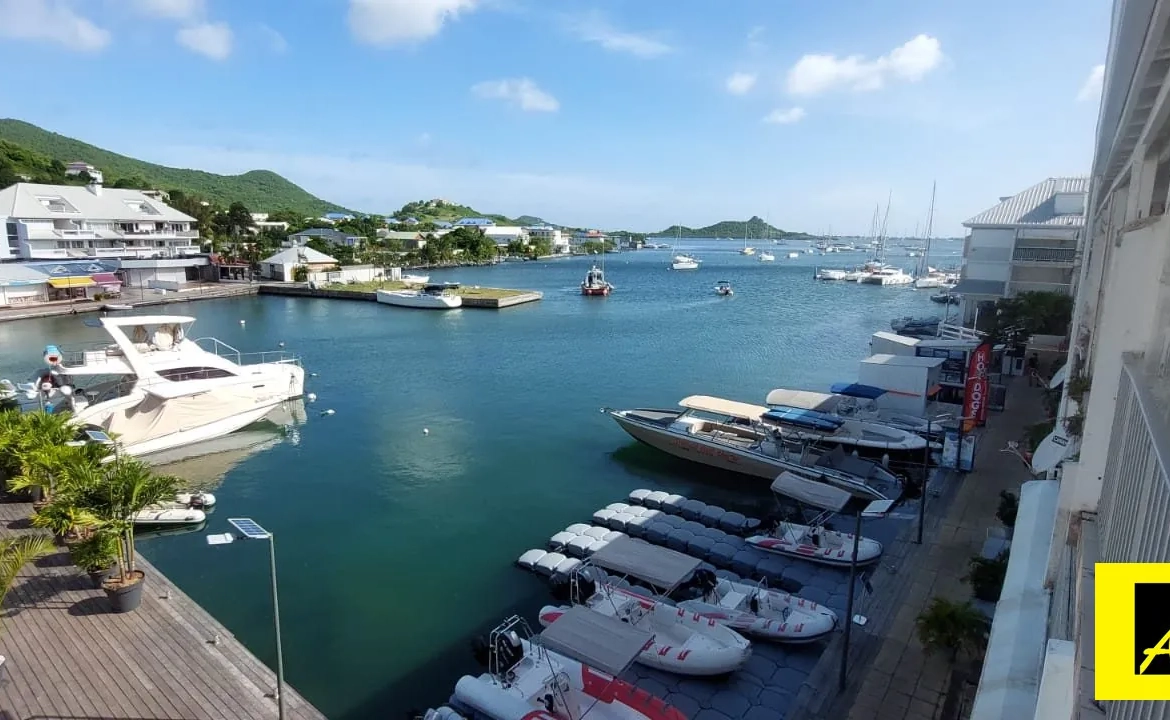 Appartement avec vue exceptionnelle sur la marina à Saint-Martin 