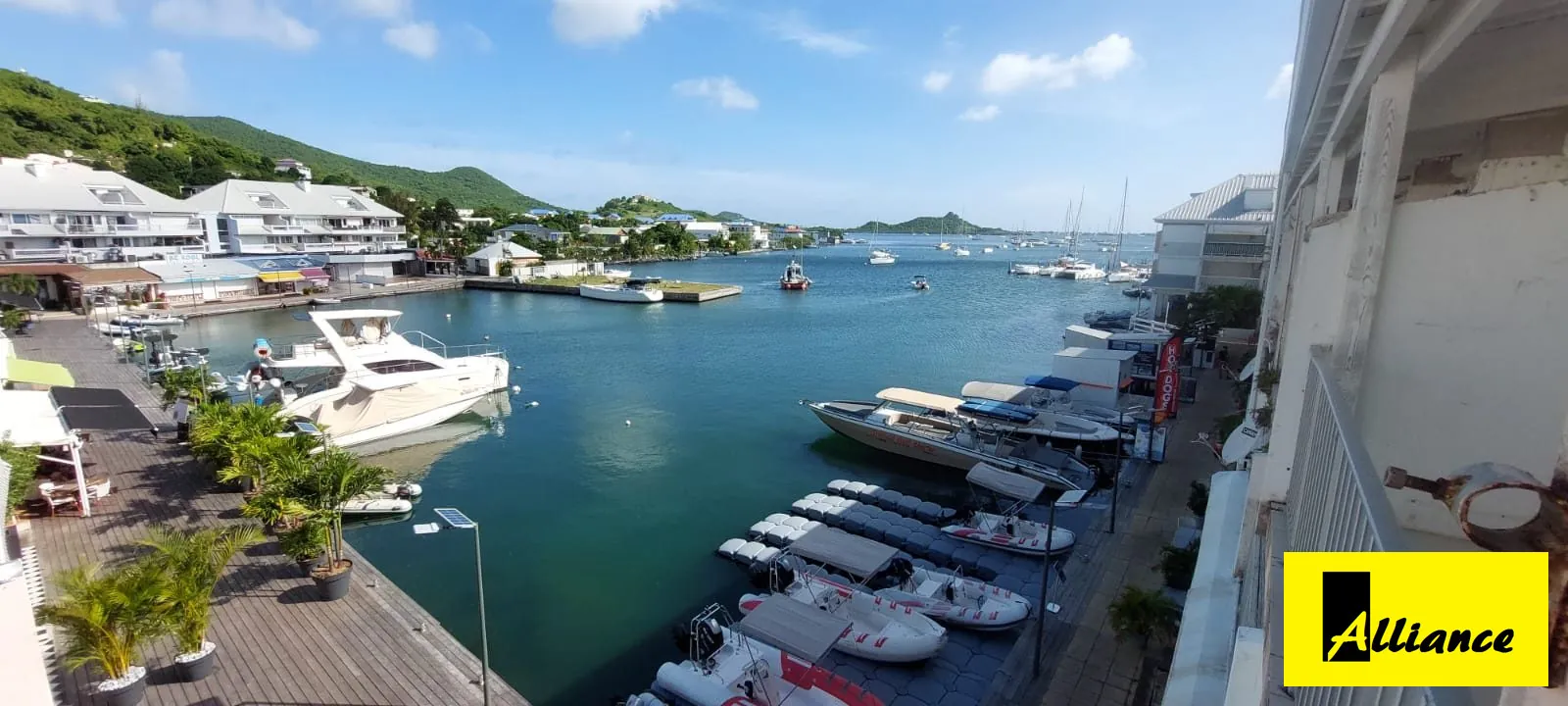 Appartement avec vue exceptionnelle sur la marina à Saint-Martin 