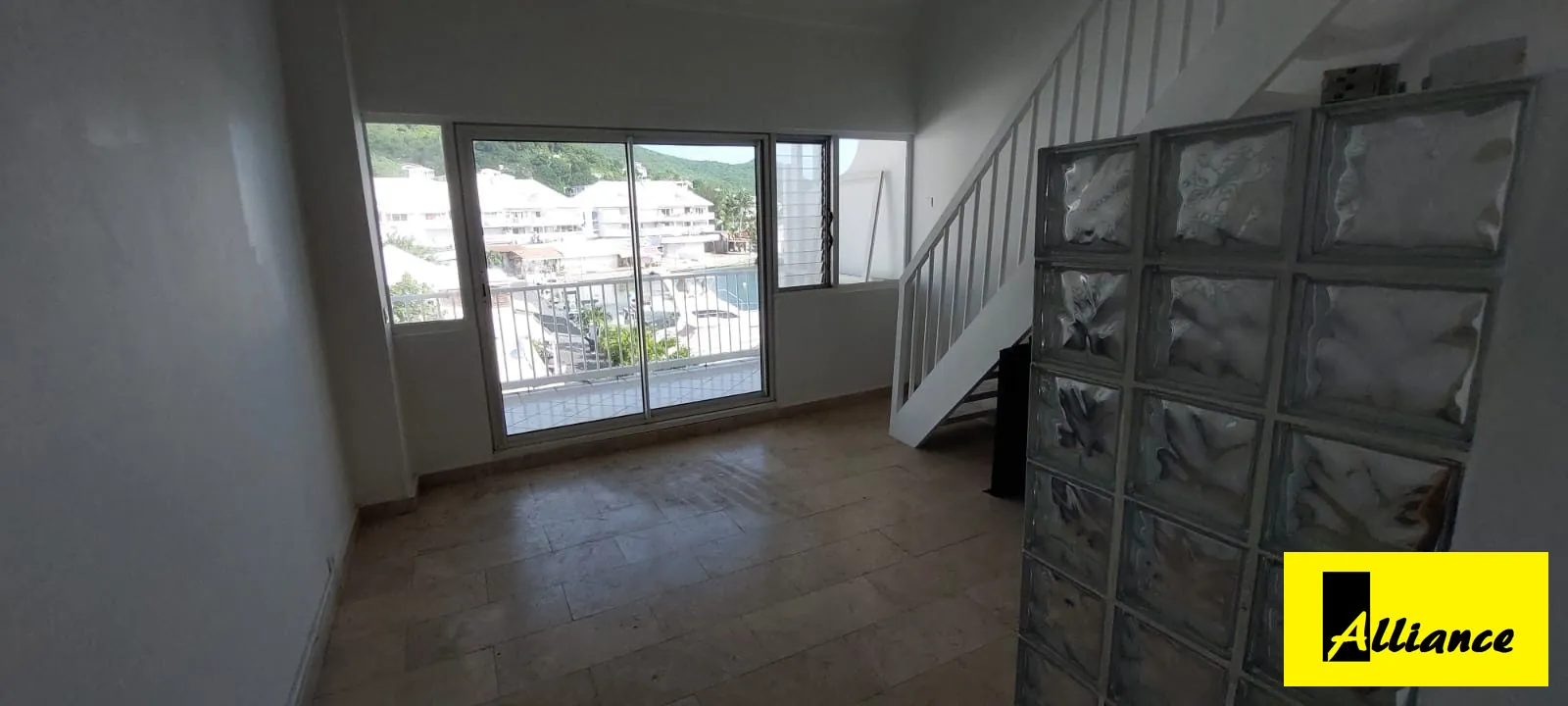 Appartement avec vue exceptionnelle sur la marina à Saint-Martin 