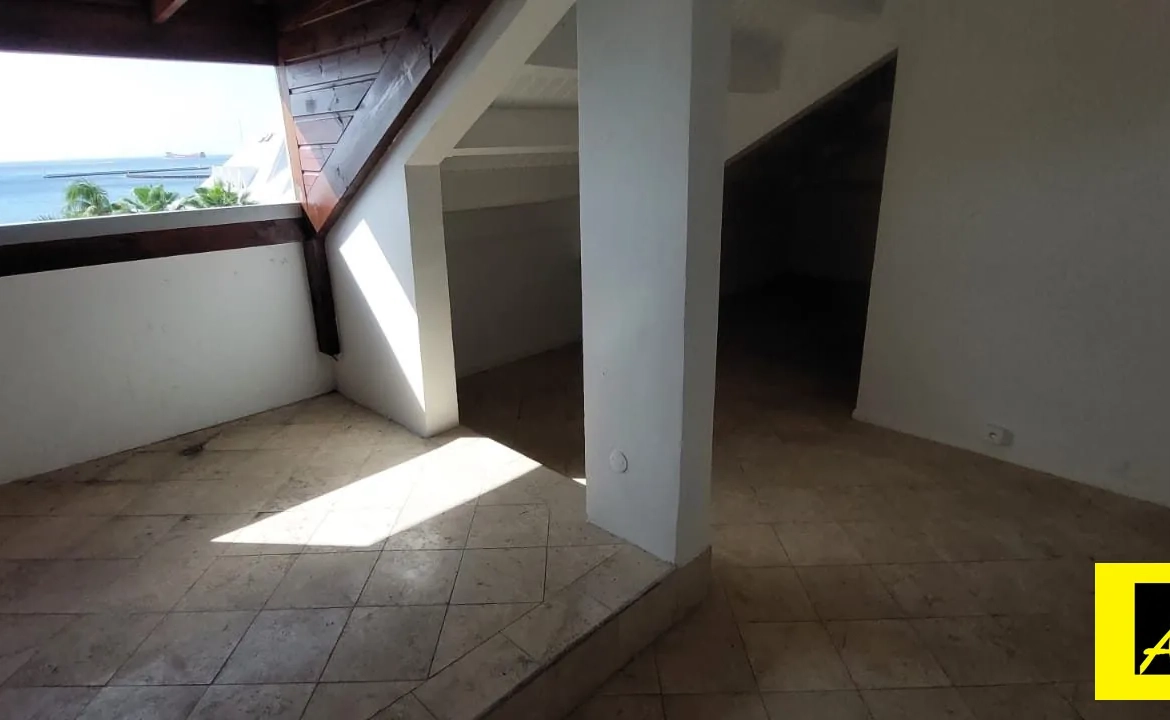 Appartement avec vue exceptionnelle sur la marina à Saint-Martin 