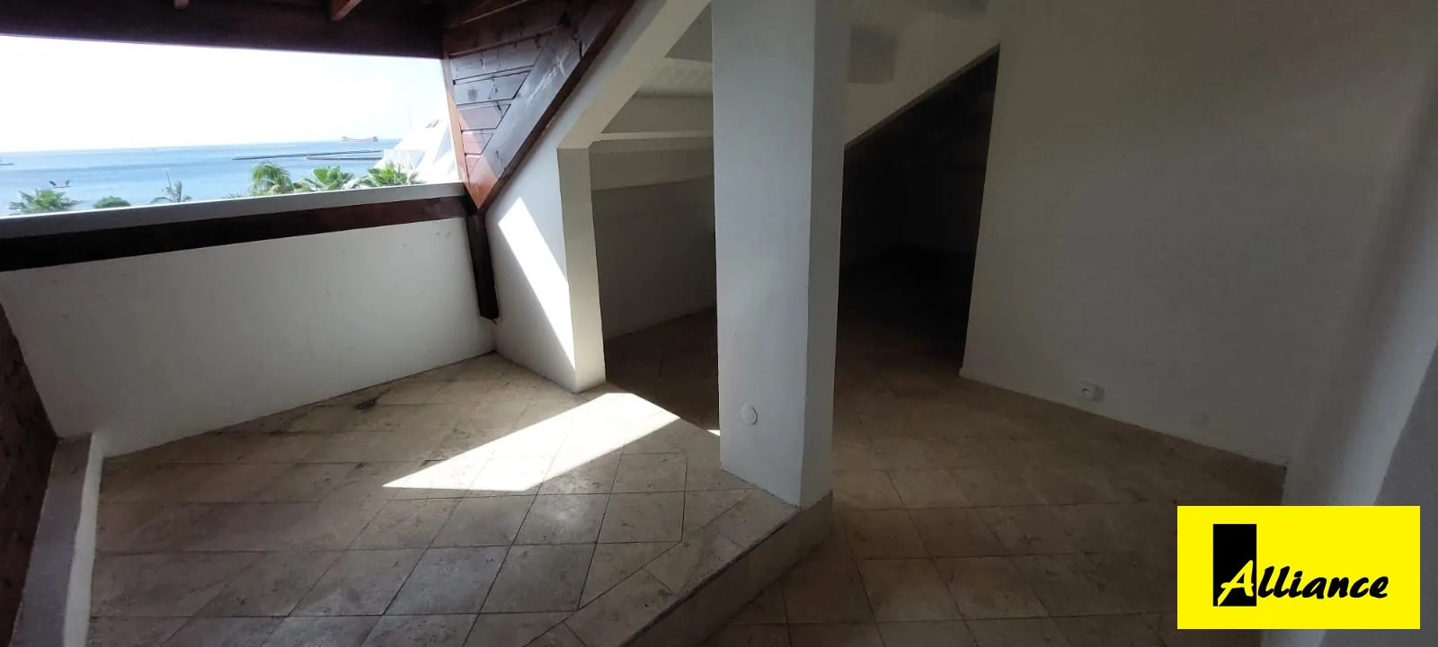 Appartement avec vue exceptionnelle sur la marina à Saint-Martin 