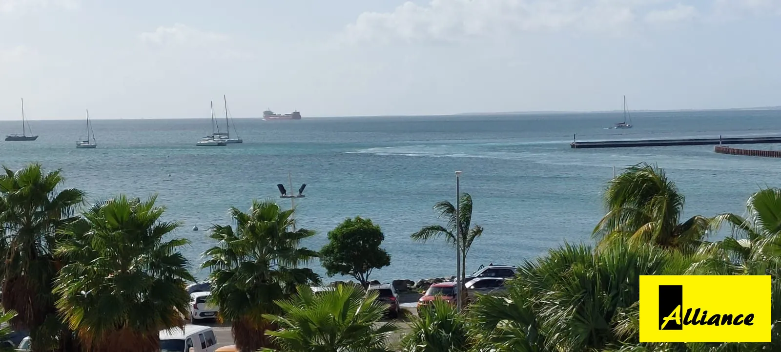 Appartement avec vue exceptionnelle sur la marina à Saint-Martin 