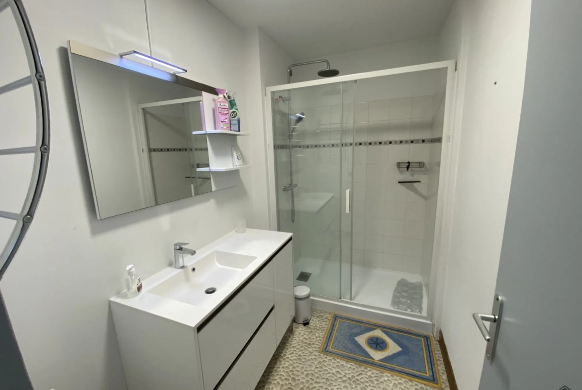 Appartement T4 à Fécamp avec ascenseur et cave, idéal famille 