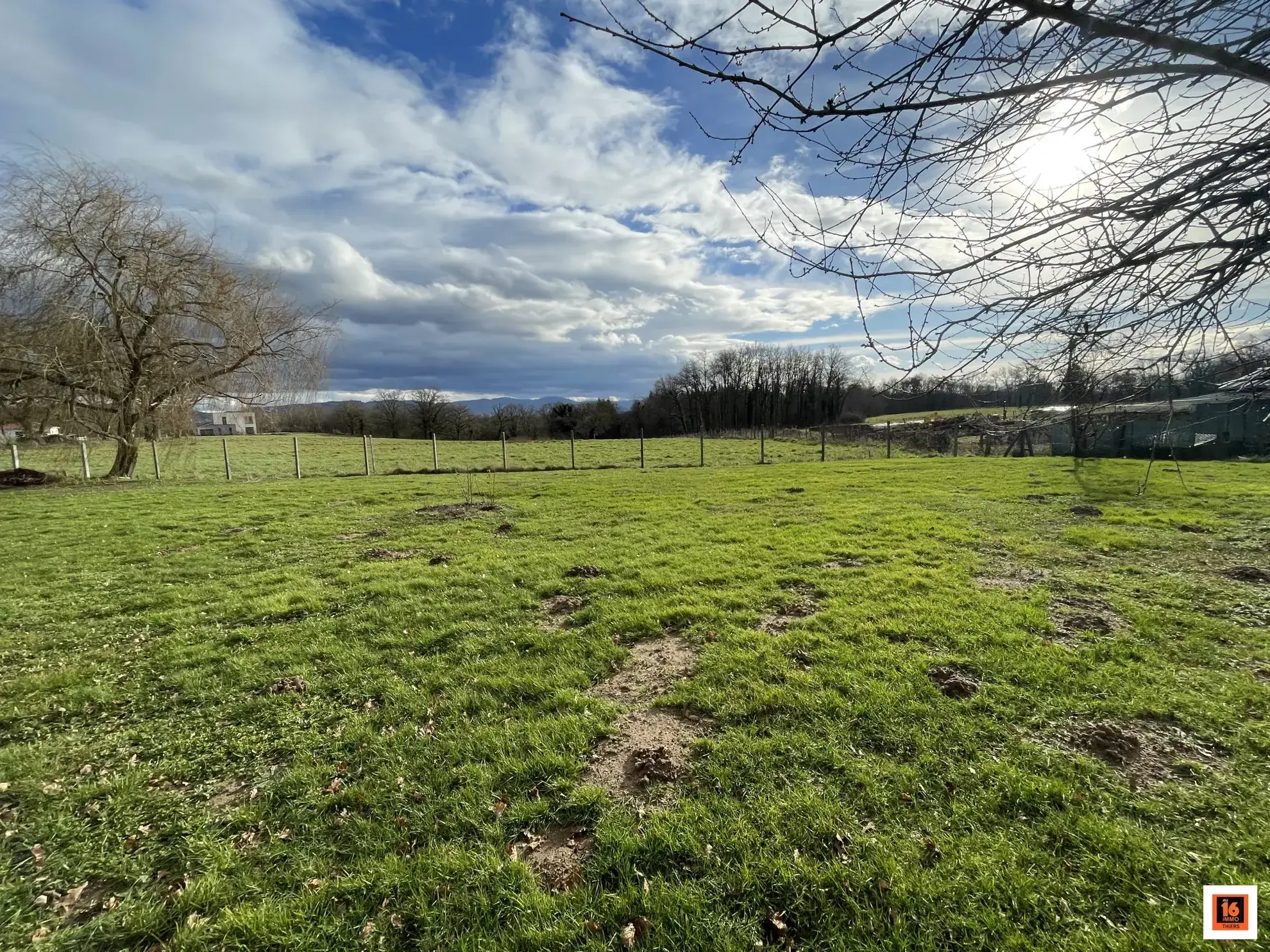 Maison à vendre à Orléat avec jardin clos et garage aménageable 