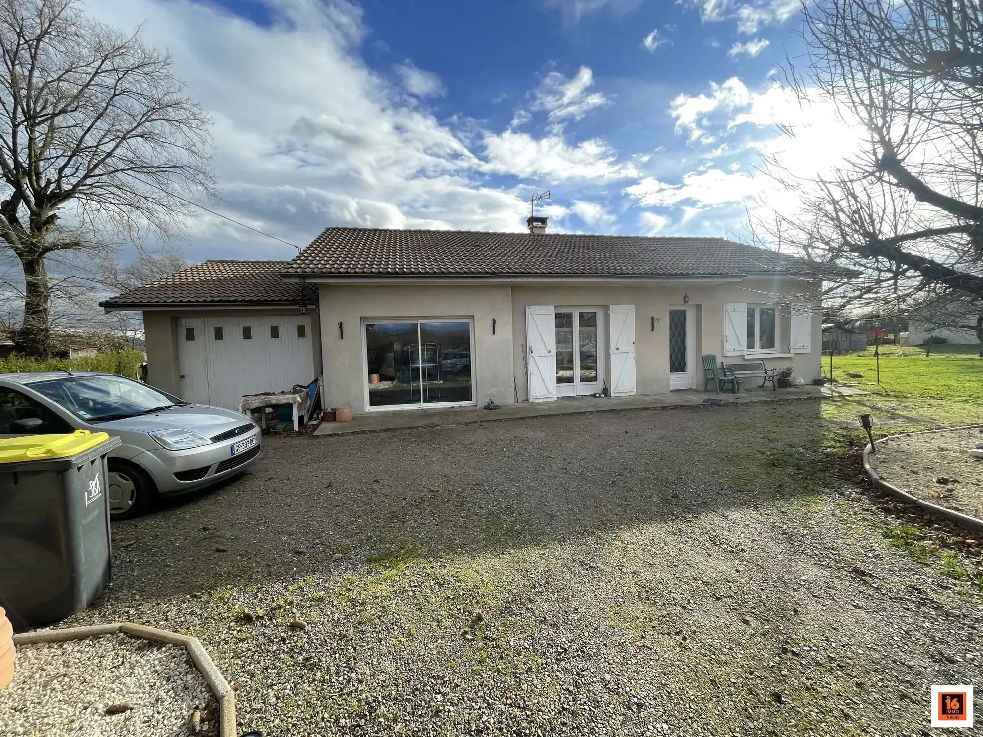 Maison à vendre à Orléat avec jardin clos et garage aménageable 