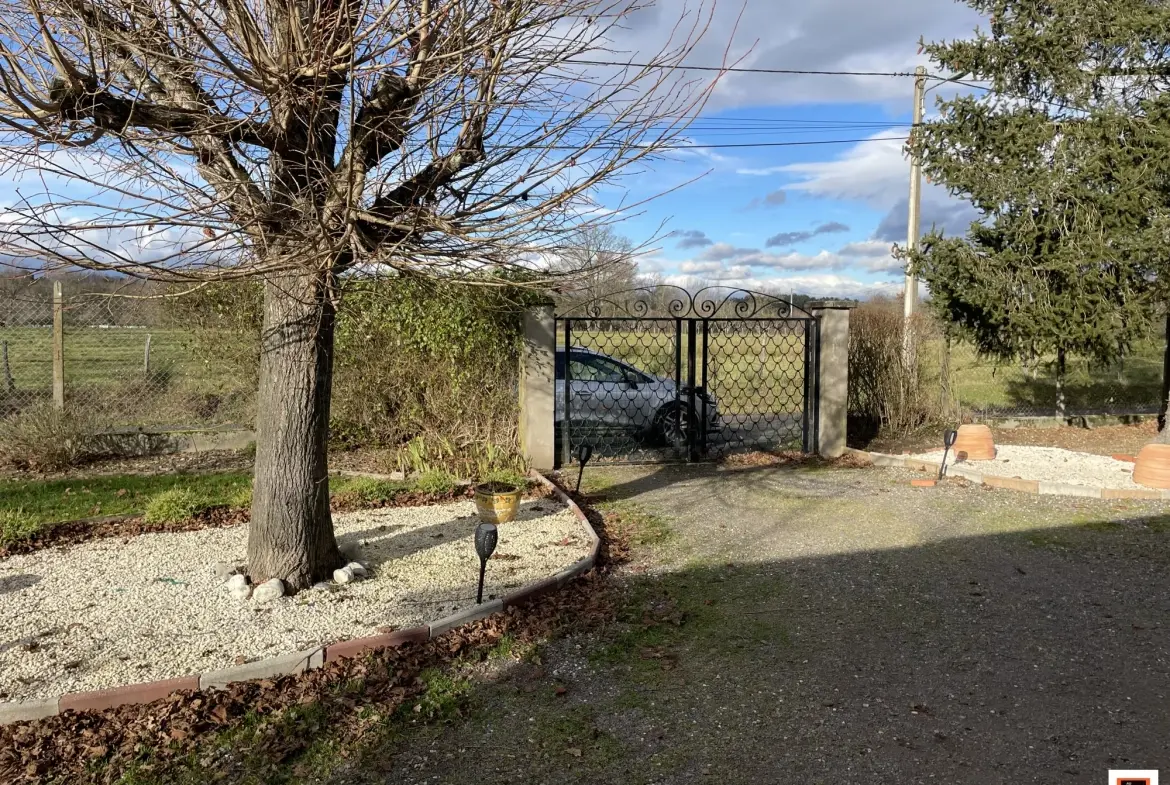 Maison à vendre à Orléat avec jardin clos et garage aménageable 