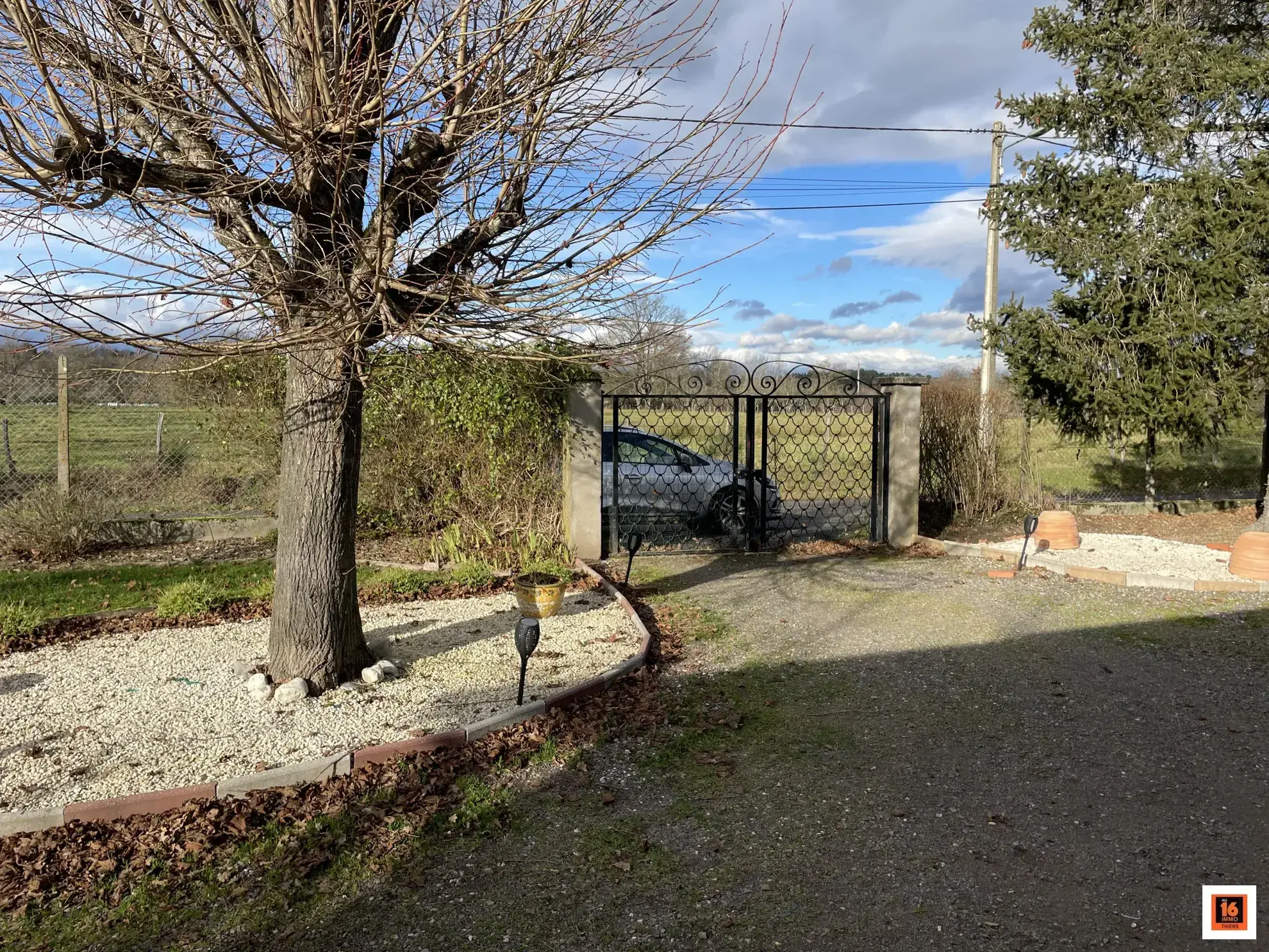 Maison à vendre à Orléat avec jardin clos et garage aménageable 