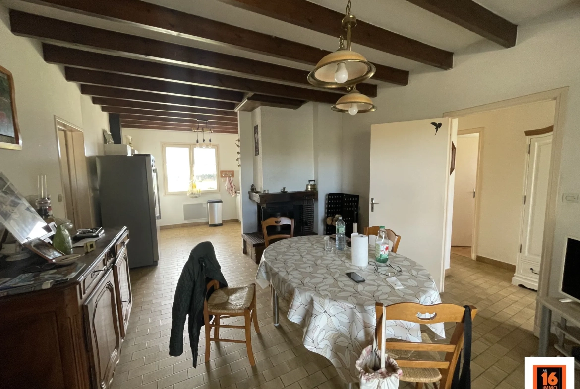 Maison à vendre à Orléat avec jardin clos et garage aménageable 