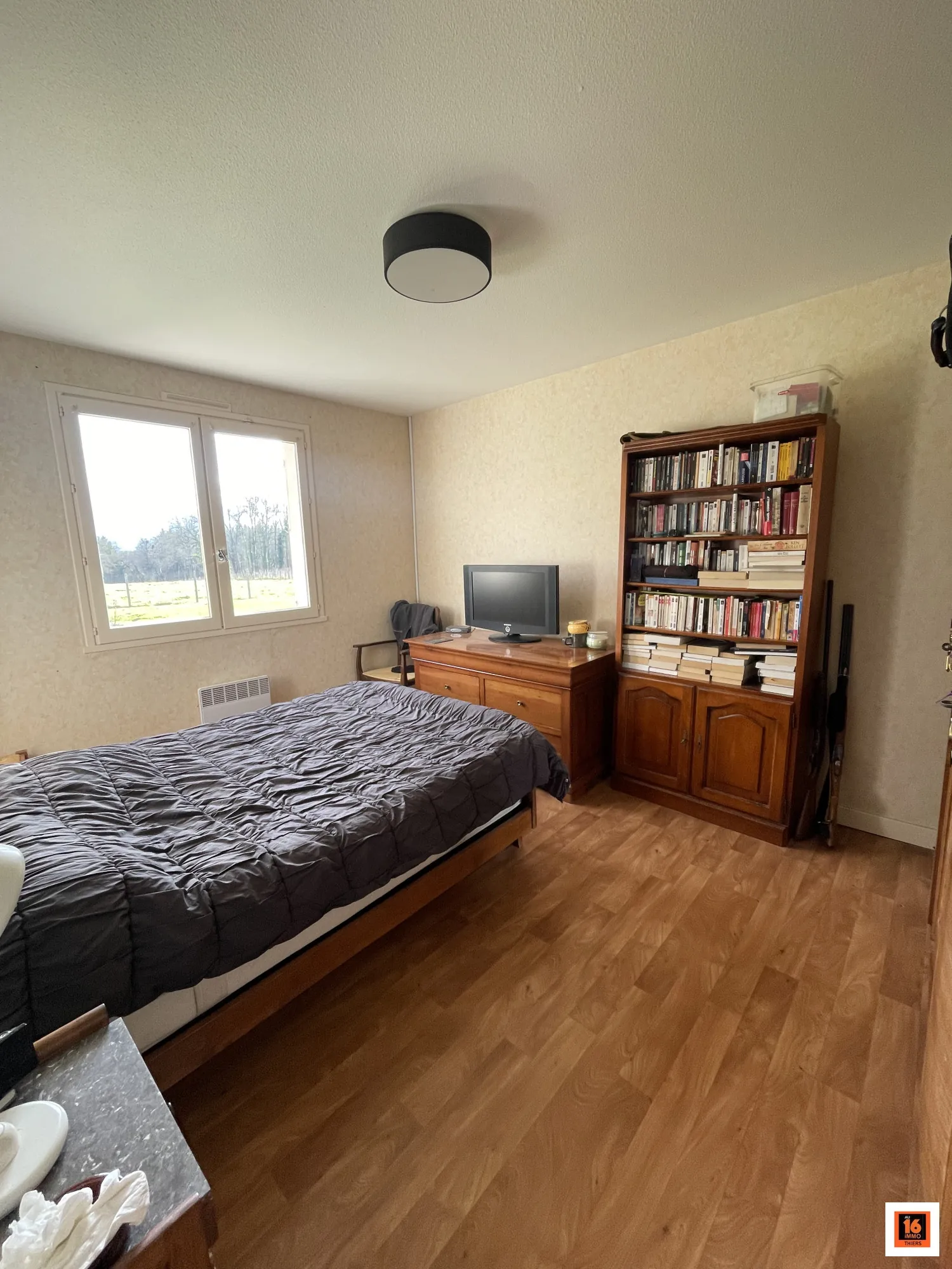 Maison à vendre à Orléat avec jardin clos et garage aménageable 