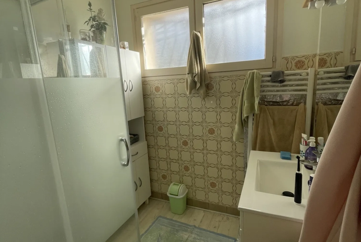 Maison à vendre à Orléat avec jardin clos et garage aménageable 