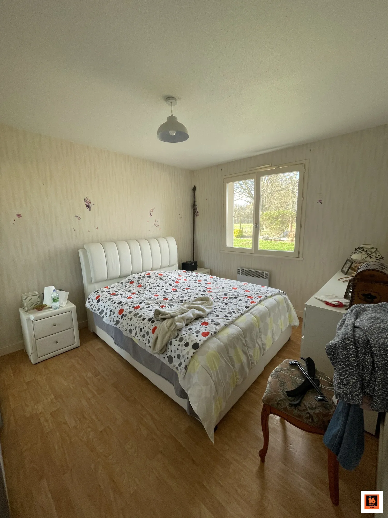 Maison à vendre à Orléat avec jardin clos et garage aménageable 