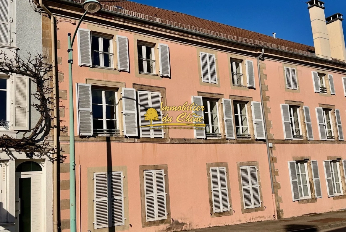 Spacieux appartement de 87 m² avec 2 chambres, cave et parking proche centre de Remiremont 