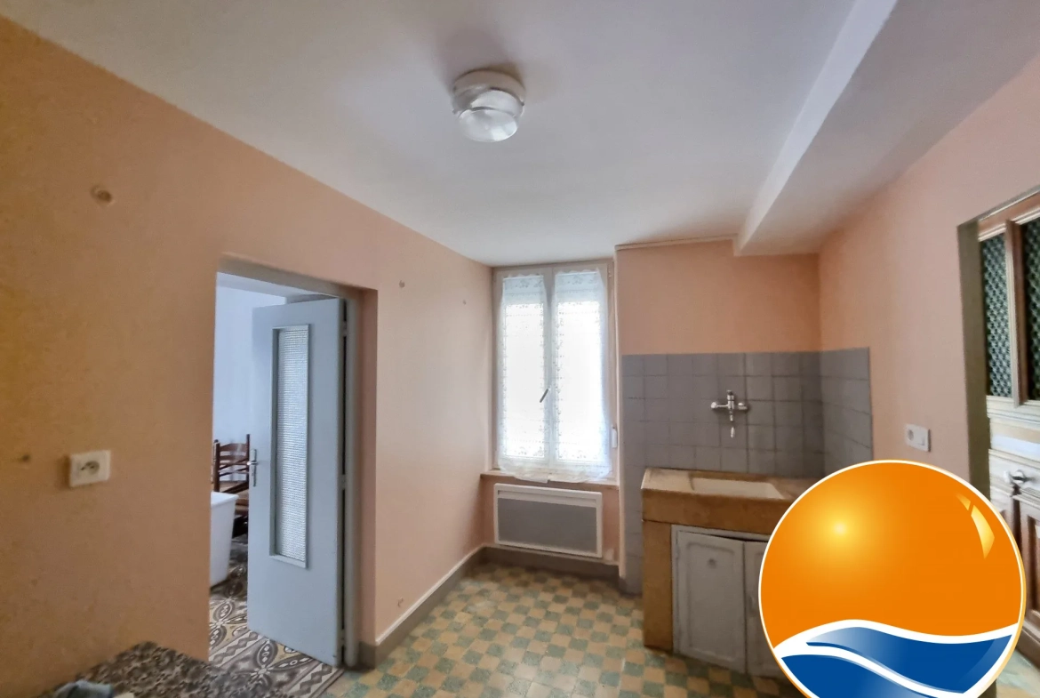 Maison de village rénovée avec potentiel à Fontcouverte 