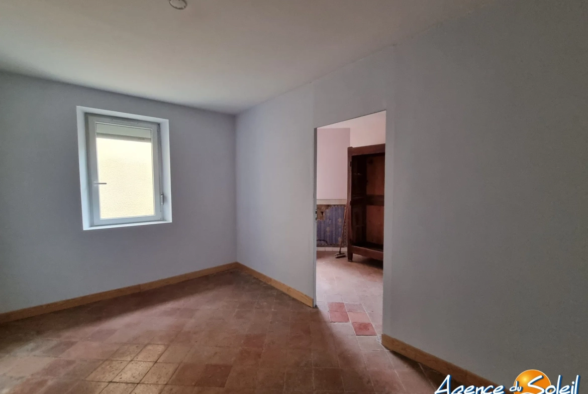 Maison de village rénovée avec potentiel à Fontcouverte 