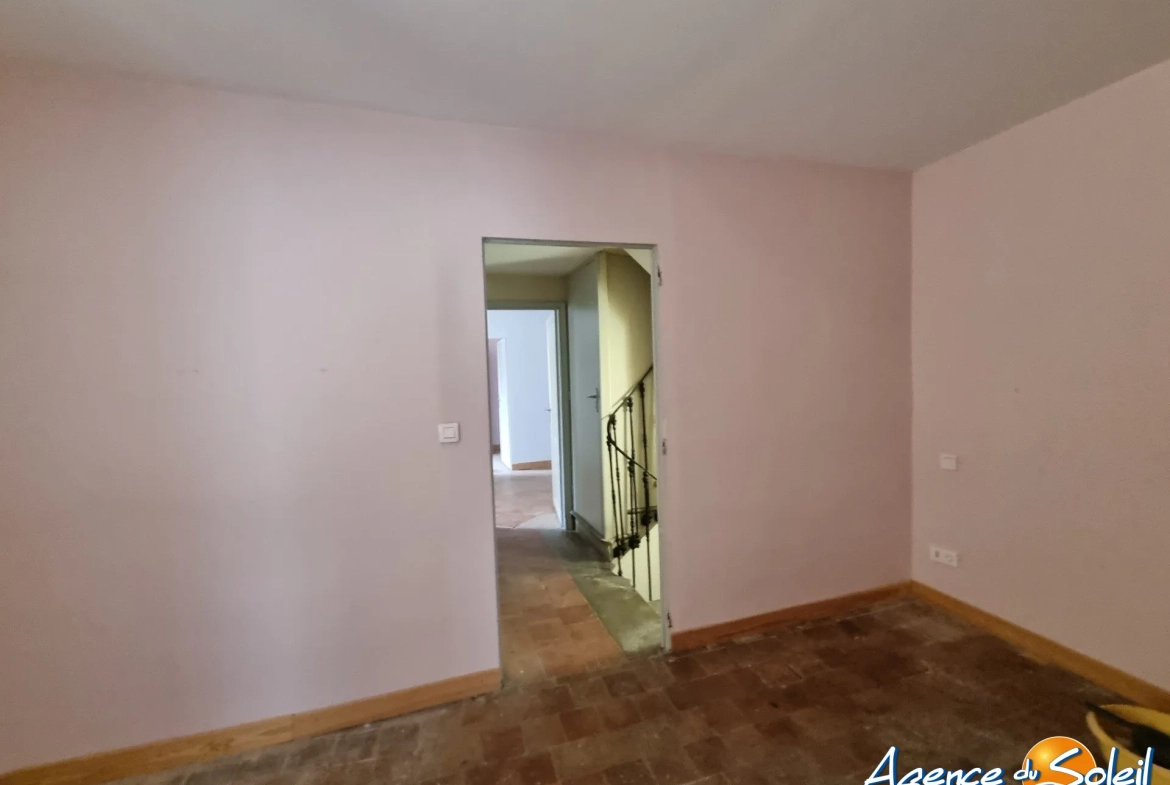 Maison de village rénovée avec potentiel à Fontcouverte 