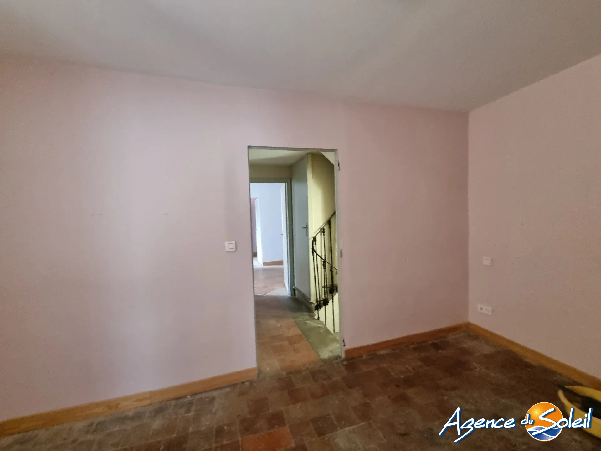 Maison de village rénovée avec potentiel à Fontcouverte 