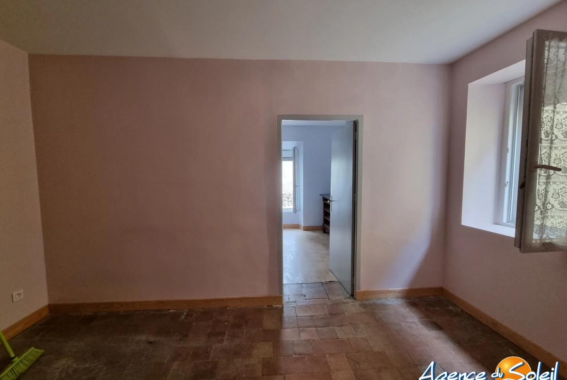Maison de village rénovée avec potentiel à Fontcouverte 