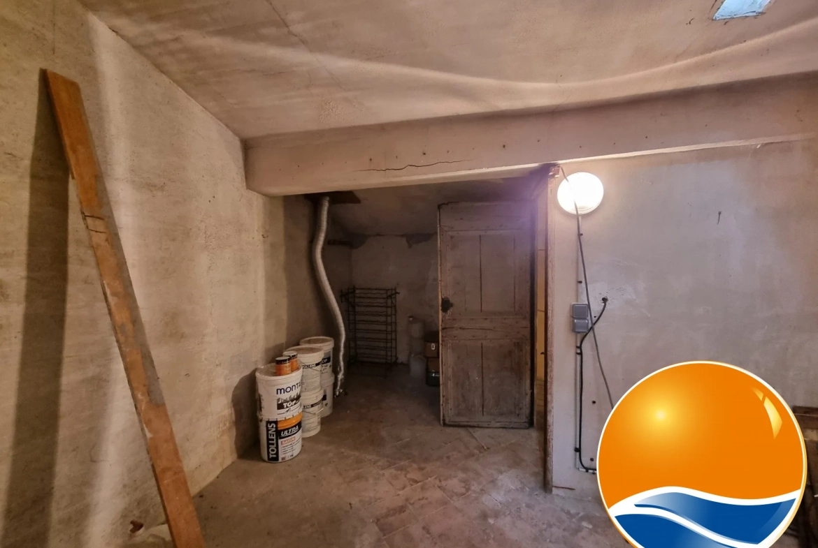 Maison de village rénovée avec potentiel à Fontcouverte 