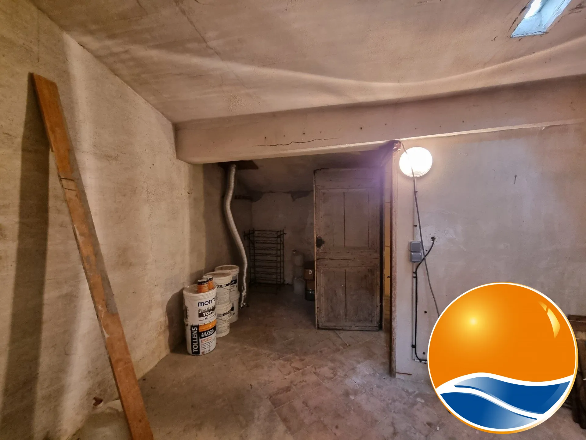 Maison de village rénovée avec potentiel à Fontcouverte 