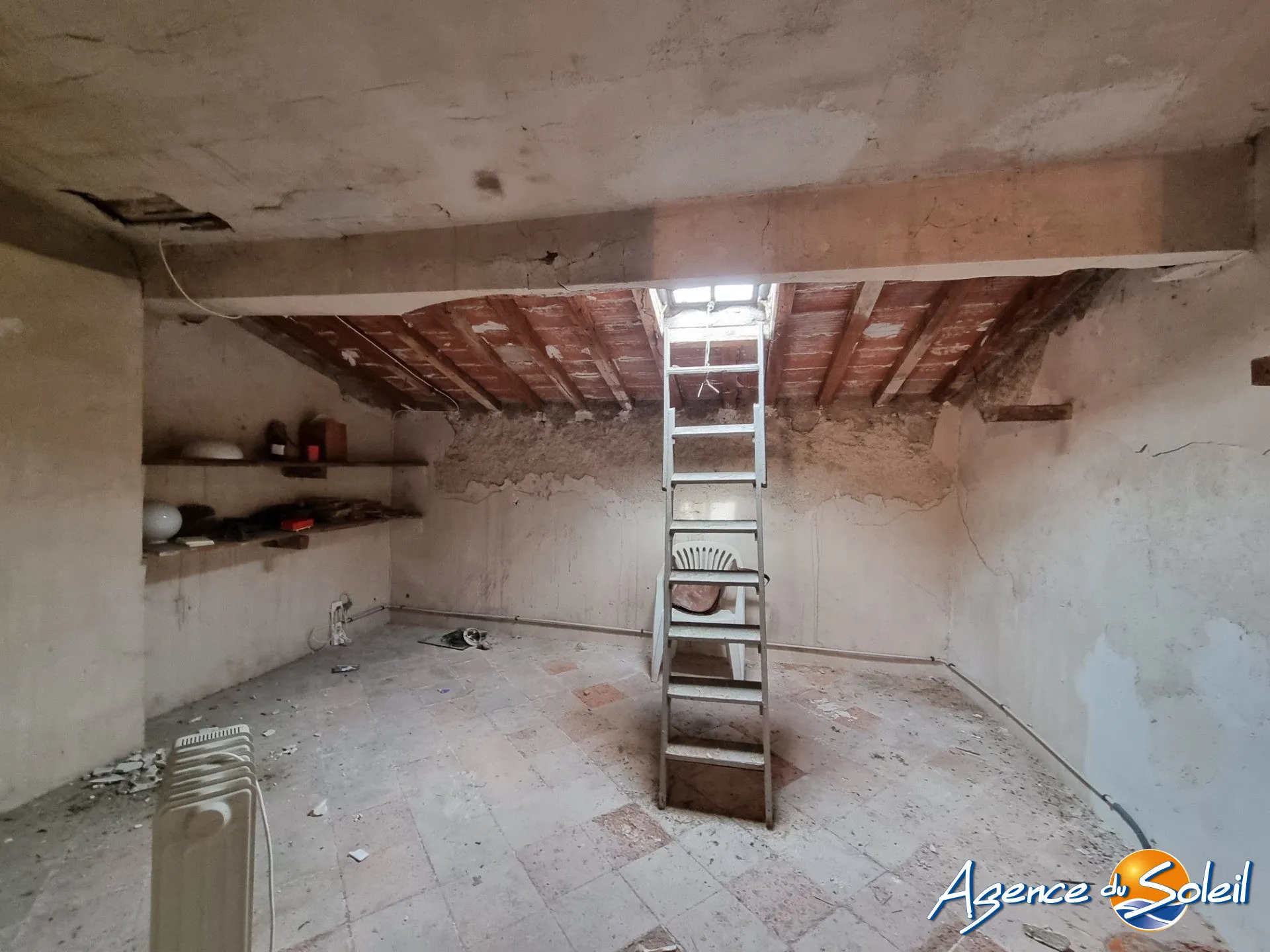 Maison de village rénovée avec potentiel à Fontcouverte 