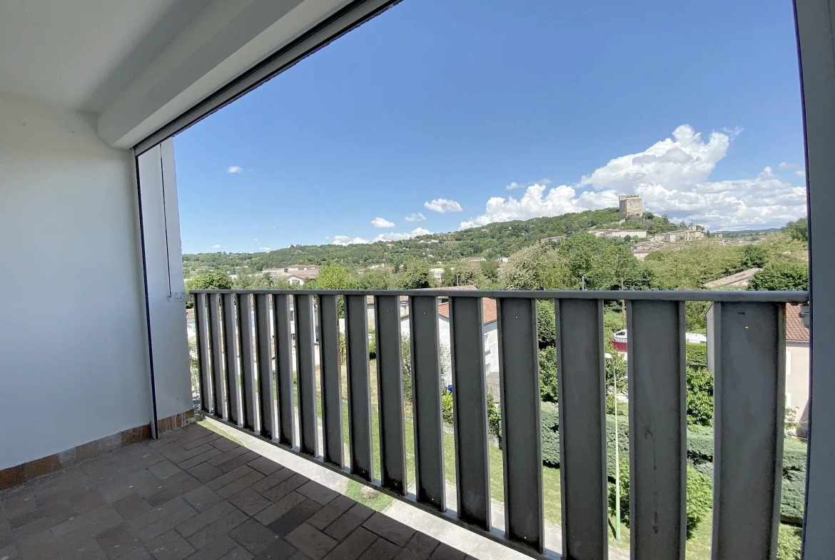 Balcon À vendre appartement lumineux de 95,6 m² à Crest, dernier étage avec cave et stationnement 