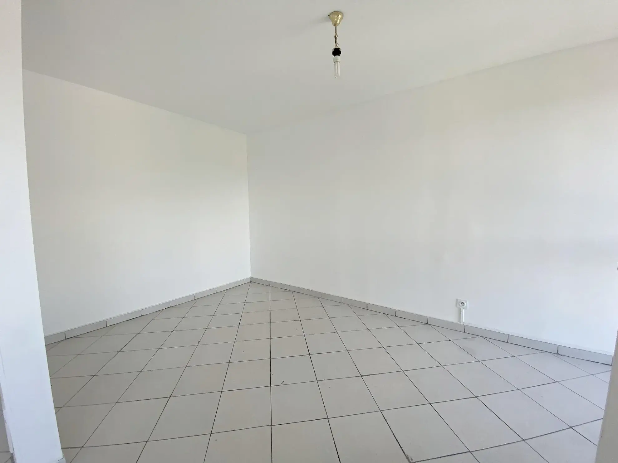 Salle à manger À vendre appartement lumineux de 95,6 m² à Crest, dernier étage avec cave et stationnement 