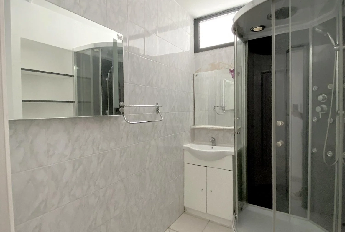 SDE À vendre appartement lumineux de 95,6 m² à Crest, dernier étage avec cave et stationnement 