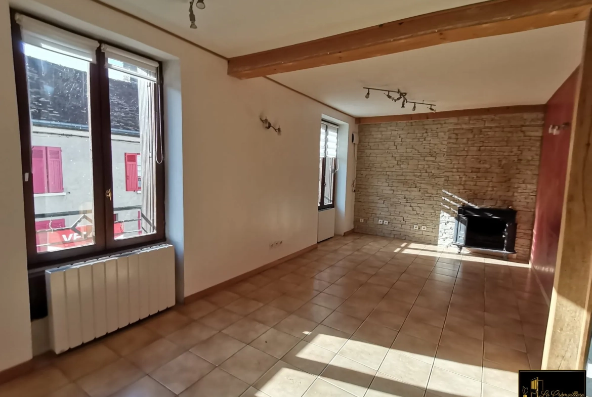 Maison à vendre à Sainte Mesme - Charmante maison de ville avec jardin et garage 