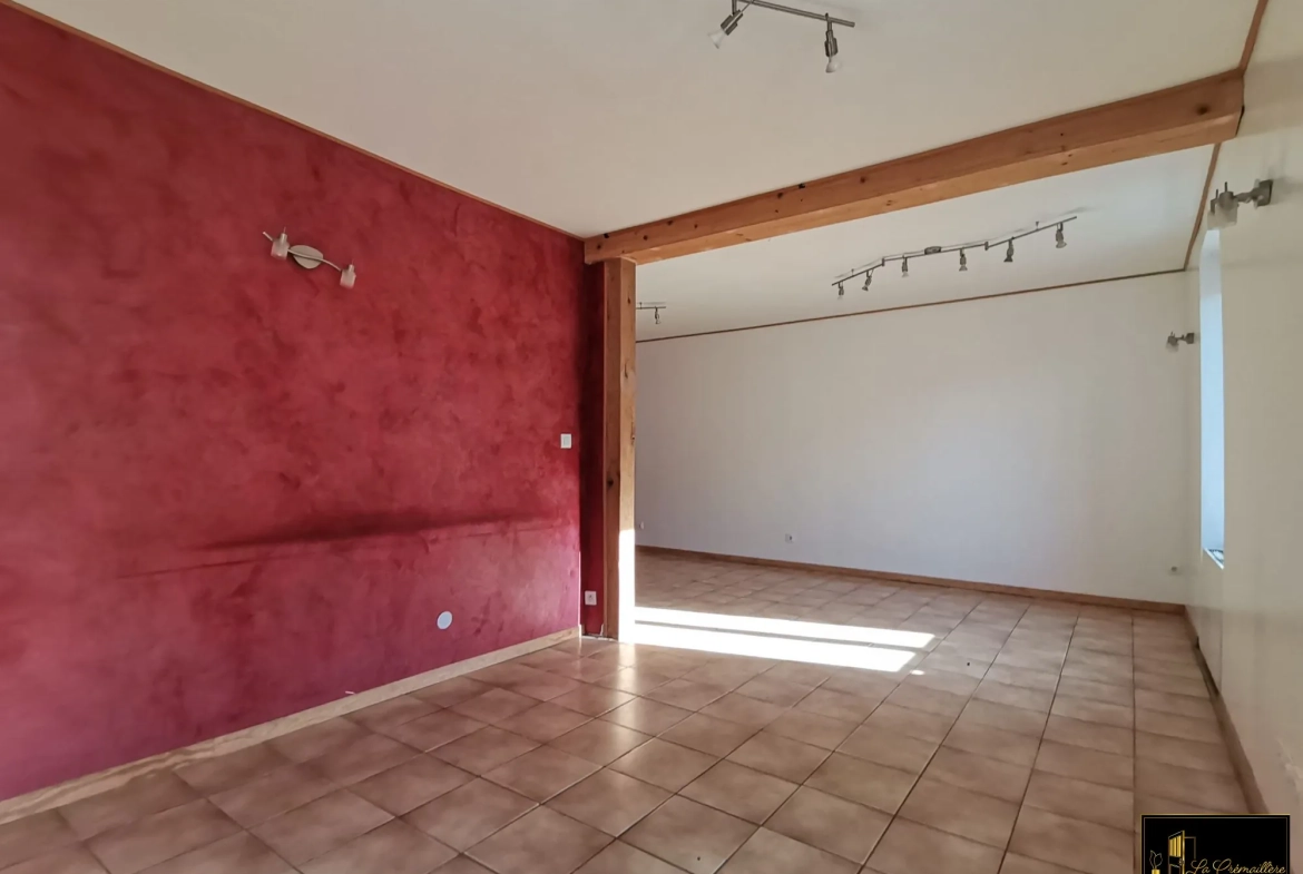 Maison à vendre à Sainte Mesme - Charmante maison de ville avec jardin et garage 
