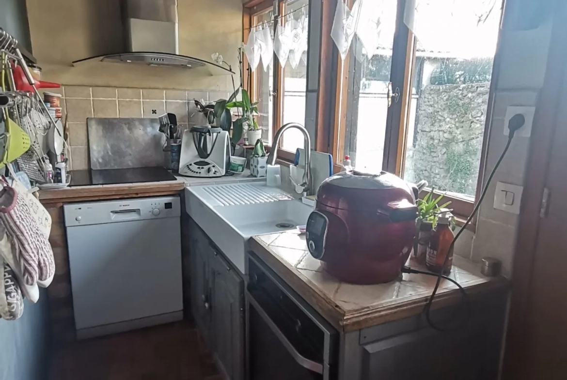 Maison à vendre à Sainte Mesme - Charmante maison de ville avec jardin et garage 